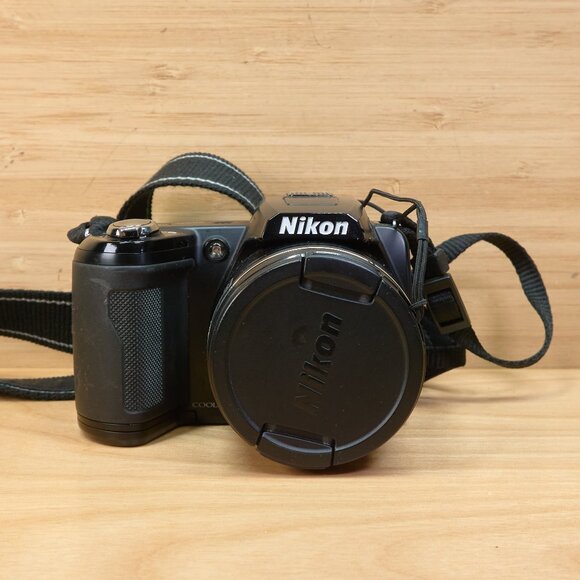 Nikon Coolpix L110 12 MP Digital Camera 15x Optical Zoom, black - Picture 2 of 7